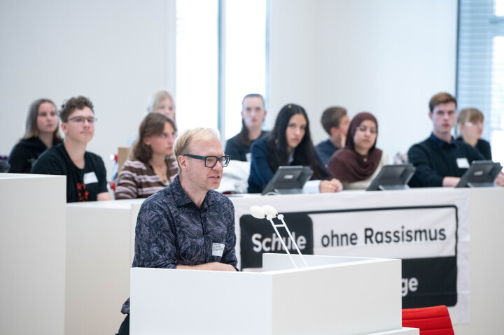 Projektvorstellung durch den Geschäftsführer Bundeskoordination Schulen ohne Rassismus mit Courage Carsten Völtzke