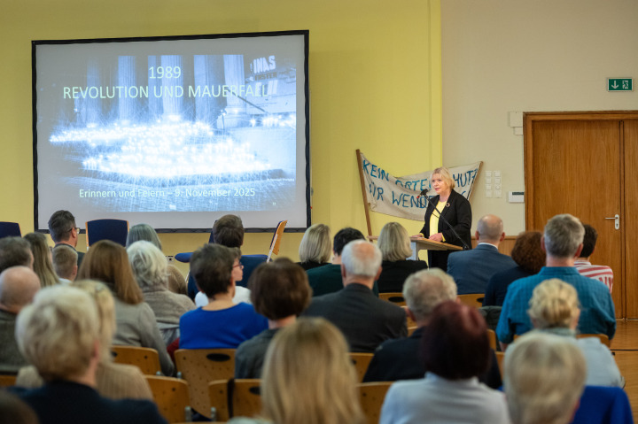 Blick in den Veranstaltungsraum während des Grußwortes der Landtagspräsidentin Prof. Dr. Ulrike Liedtke
