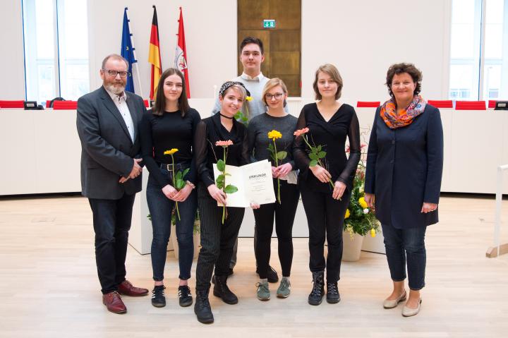 Die Preisträgerinnen des 3. Landespreises (Kategorie Gymnasien/Gesamtschulen) der Schülerzeitung LENNÈ Überflieger von der Peter-Joseph-Lenné-Gesamtschule Potsdam