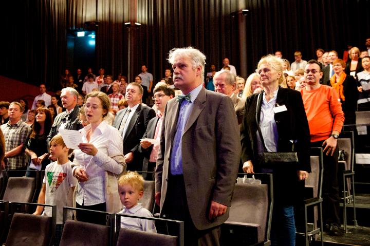 Gemeinsames Singen der Nationalhymne