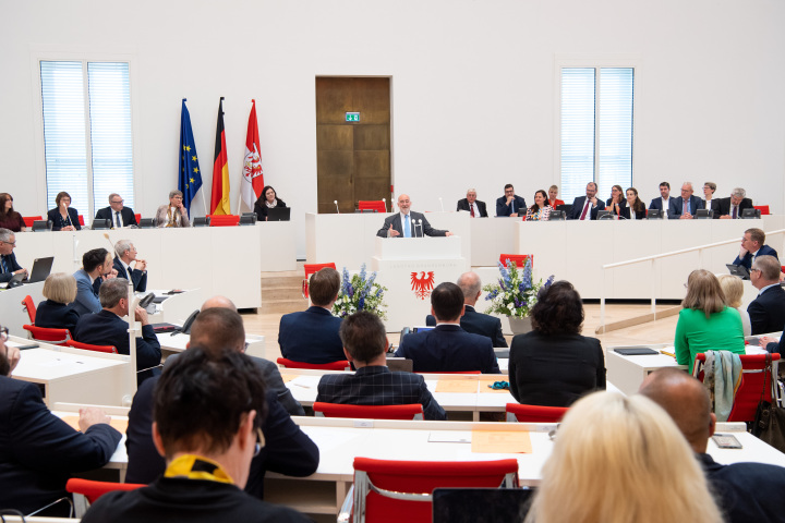 Blick in den Plenarsaal während der Rede des Botschafters des Staates Israel S.E. Herr Ron Prosor