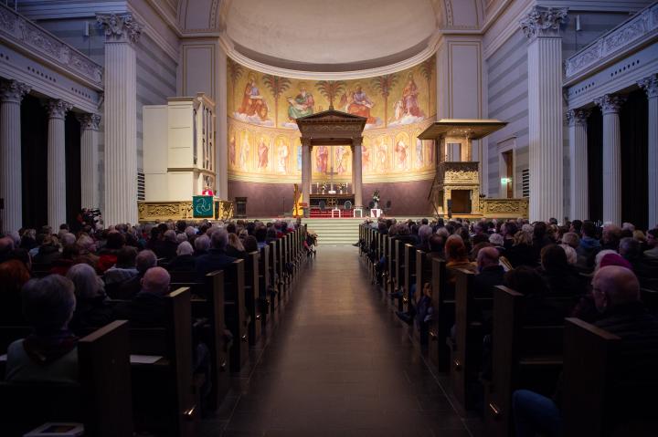 Blick in die Nikolaikirche während der Gedenkveranstaltung zum Mauerfall vor 30 Jahren