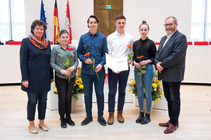 Die Preisträgerinnen und Preisträger des 2. Landespreises (Kategorie Gymnasien/Gesamtschulen) der Schülerzeitung Berthas Echo vom Bertha-von-Suttner-Gymnasium Potsdam