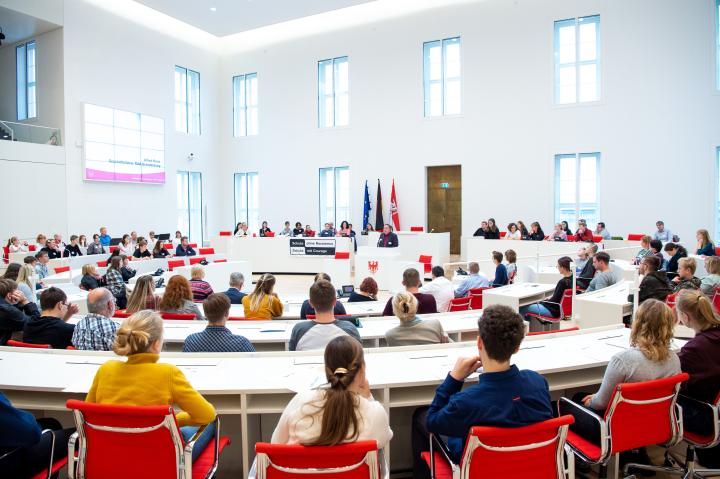 Blick in den Plenarsaal während der Eröffnung der Veranstaltung