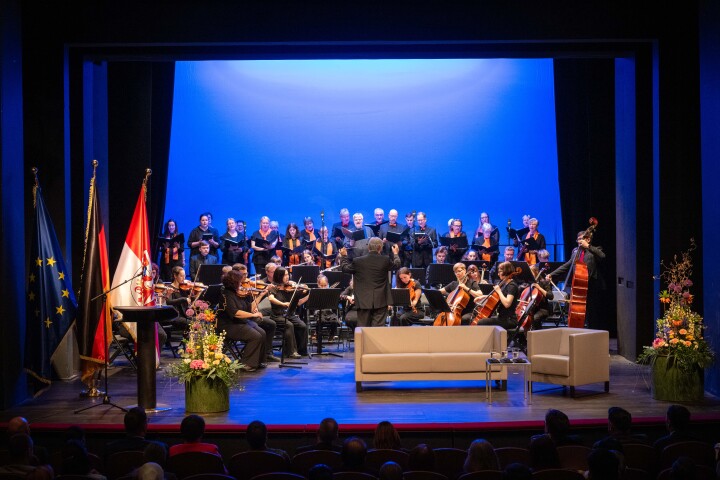 Musikalisches Zwischenspiel des Kammerchors und des Kammerorchesters der Kreismusikschule Oberspreewald-Lausitz.