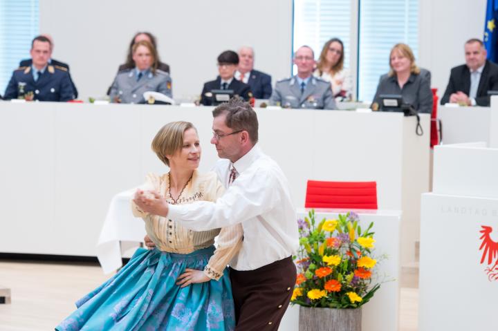 Tanzpaar des Niedersorbischen Kinder- und Jugendensembles