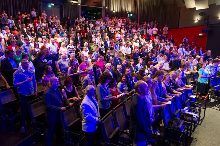 Gemeinsames Singen der Nationalhymne