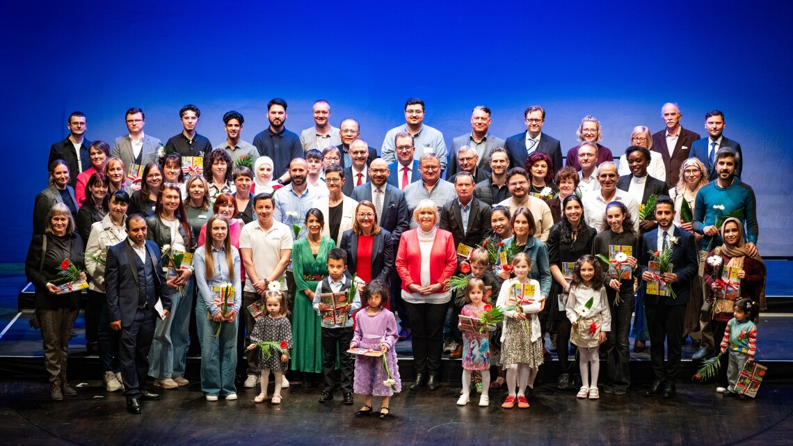 Gruppenfoto aller Eingebürgerten