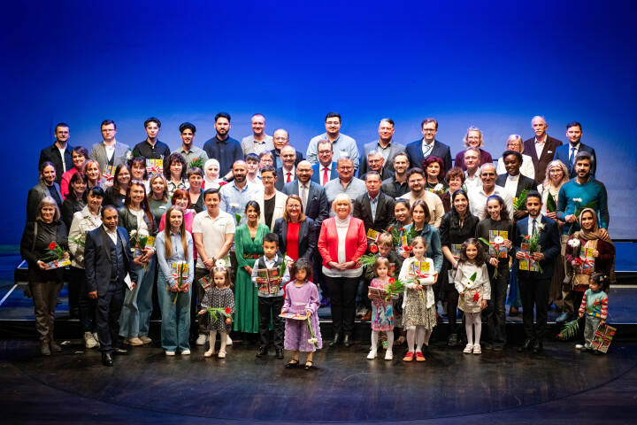 Gruppenfoto aller Eingebürgerten