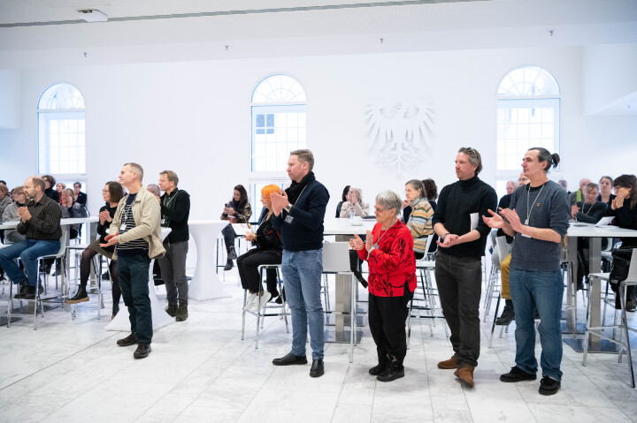 Blick in die Lobby während der Ausstellungseröffnung 