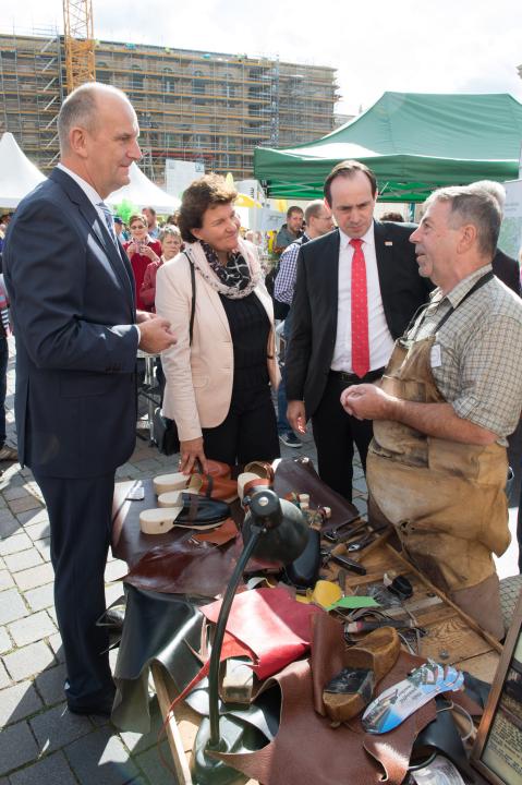 Rundgang über das Festgelände.