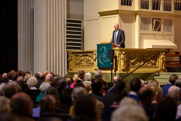 Ministerpräsident Dr. Dietmar Woidke spricht zur Gedenkveranstaltung zum Mauerfall vor 30 Jahren in der Potsdamer Nikolaikirche