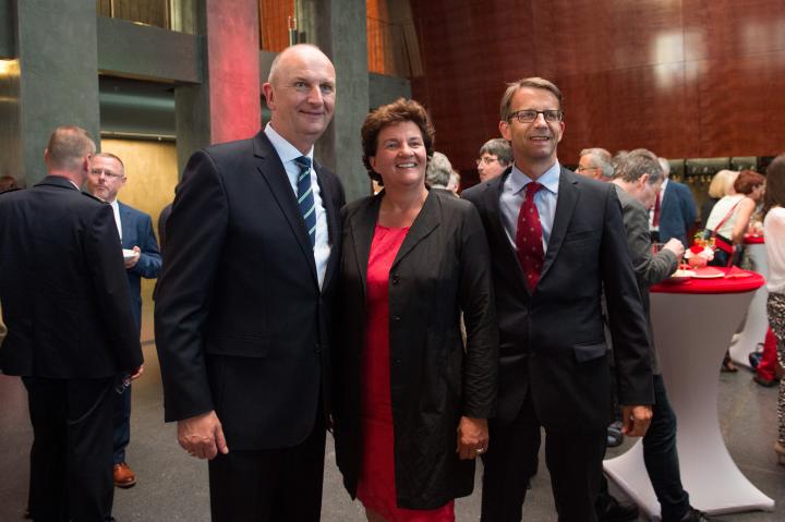 V. l. n. r.: Ministerpräsident Dr. Dietmar Woidke, Landtagspräsidentin Britta Stark und Verfassungsgerichtspräsident Jes Möller.