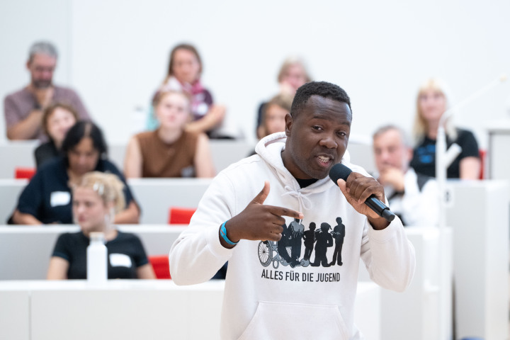 Musikalischer Beitrag des Musikers und Rappers Matondo