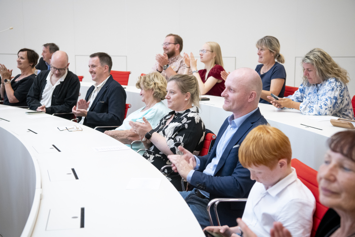 Blick in den Saal während der Laudatio der Abgeordneten Nadine Graßmehl