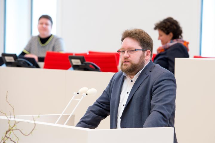 Auszeichnung des Sonderpreises der Landespressekonferenz durch den Vorsitzenden Benjamin Lassiwe