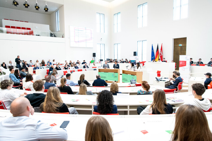 Impression der Finaldebatte der Altersgruppe II