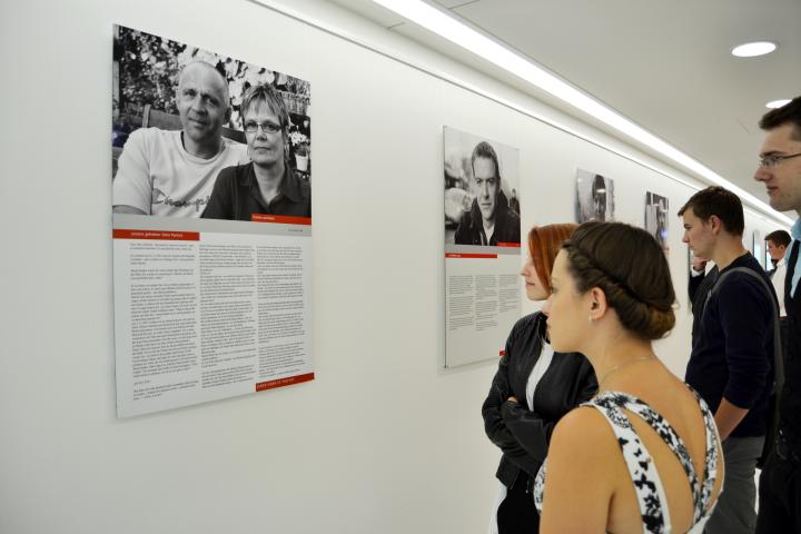 Schüler der Torhorst-Gesamtschule Oranienburg während der Ausstellungseröffnung