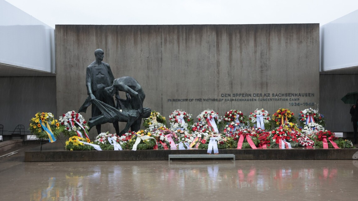 Gedenkort „Station Z“ der Gedenkstätte Sachsenhausen nach der Kranzniederlegung.