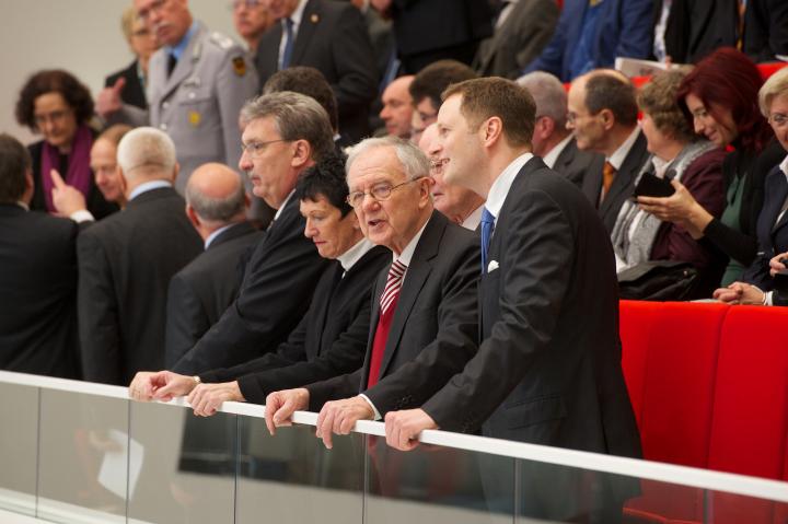 Impression der Feierstunde mit Blick in die Reihen der Gäste auf der Besuchertribüne im Plenarsaal.