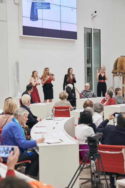 Musikalische Einführung in die Festveranstaltung mit der Acapella-Frauenband „Gretchens Antwort“