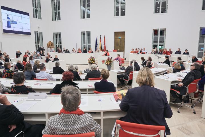 Blick in den Plenarsaal während der Festveranstaltung