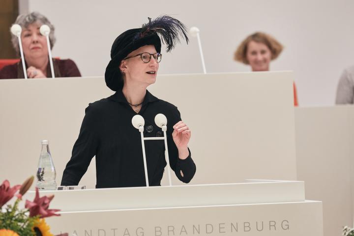 Szenische Lesung des Theater ‘89 – „Die Kämpfe um das Frauenstimmrecht im Deutschen Reichstag“ mit Tex-ten von Prof. Sabine Hering