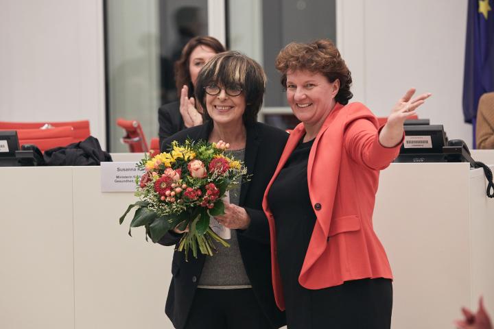 Prof. Dr. Christina Thürmer-Rohr (l.) und Landtagspräsidentin Britta Stark (r.)
