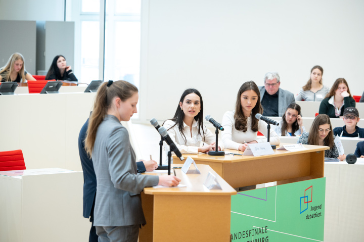 Impression der Finaldebatte der Altersgruppe II
