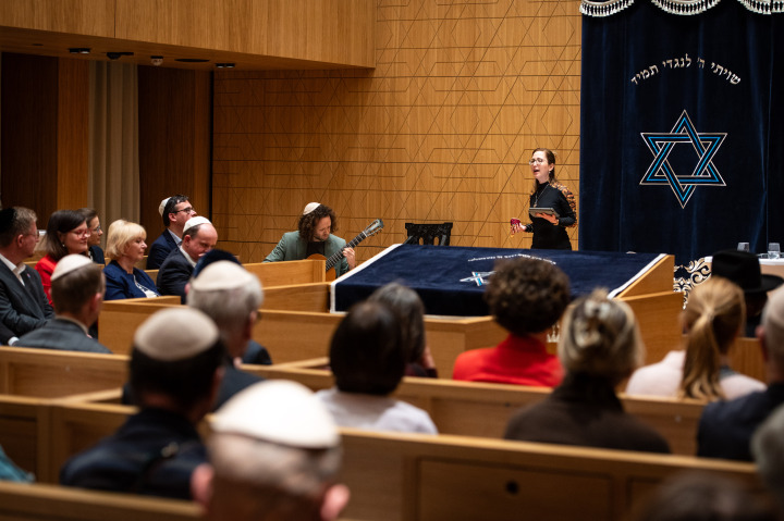 Musikalischer Abschluss der Veranstaltung mit der Kantorin Aviv Weinberg (r.) und Guy Woodcock (l.)