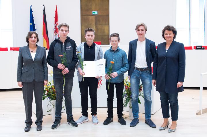 Die Preistäger des Sonderpreises der Jugendpresse der Schülerzeitung "Jeanal" von der Jean-Clermont-Schule Oranienburg