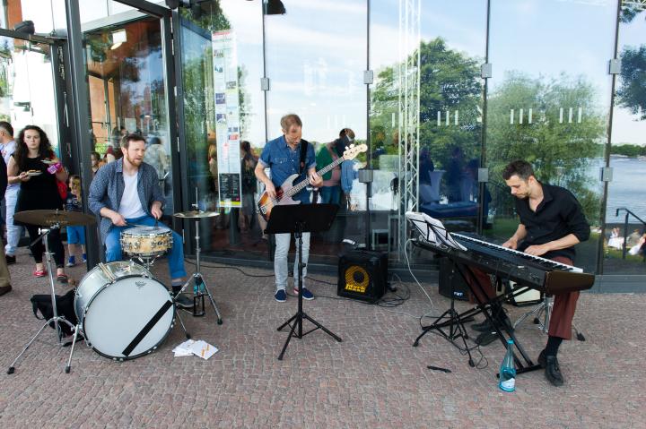 Musikalische Umrahmung des Sommerfestes durch die Jazz-Band Max Punstein Group.