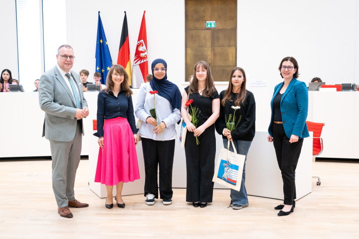 Die Preisträgerinnen der Grace-Hopper-Gesamtschule Teltow.