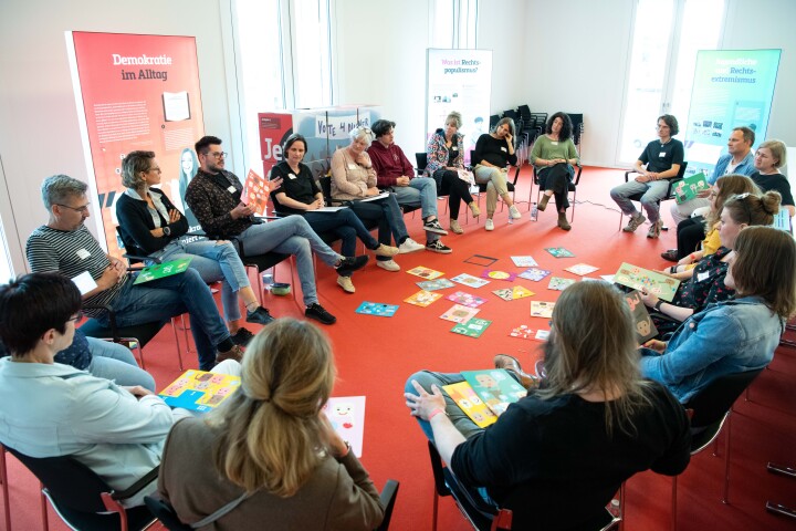 Impression aus den Workshops für die Lehrerinnen und Lehrer