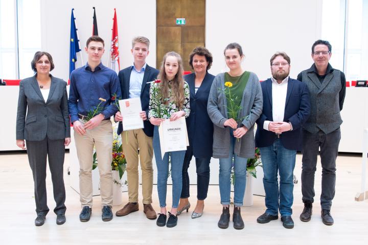 Die Preisträgerinnen und Preisträger des Sonderpreises der Landespressekonferenz der Schülerzeitung BERTHAS vom Bertha-von-Suttner Gymnasium Babelsberg, Potsdam