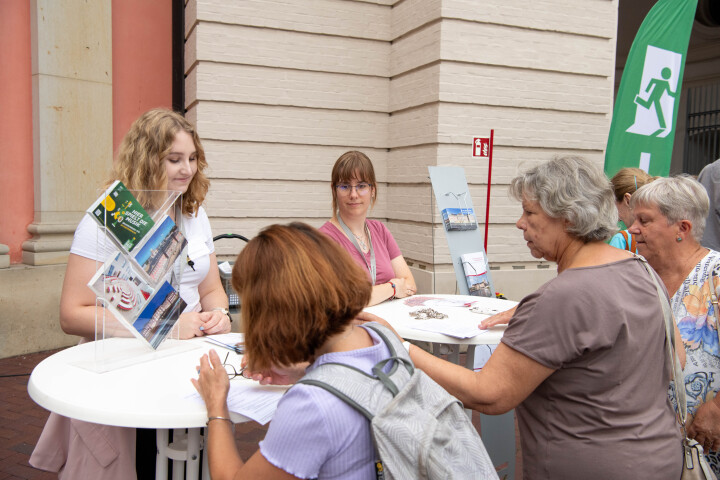 Informationsstand des Landtages im Innenhof 