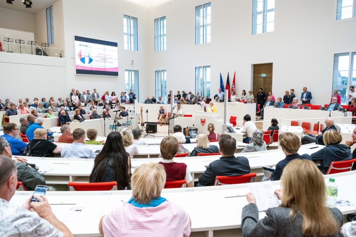 Eröffnung der Langen Nacht des Parlaments durch die Landtagpräsidentin Prof. Dr. Ulrike Liedtke.
