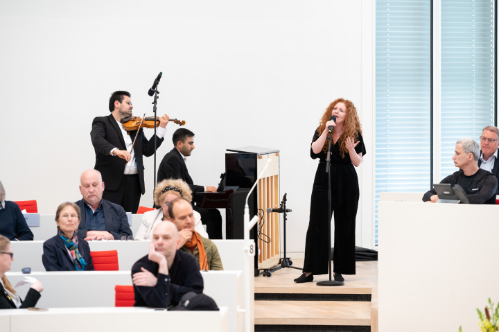 Musikalisches Zwischenspiel während der Veranstaltung durch das Trio David Malaev, Marlen Malaev und Angela Sarah Pape