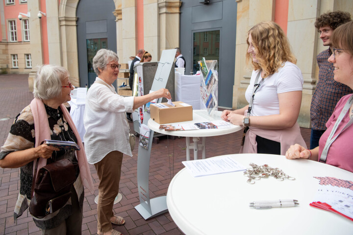 Informationsstand des Landtages im Innenhof 