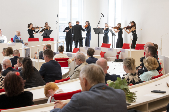 Musikalisches Zwischenspiel des Streicherensembles der städtischen Musikschule "Johann-Sebastian-Bach"