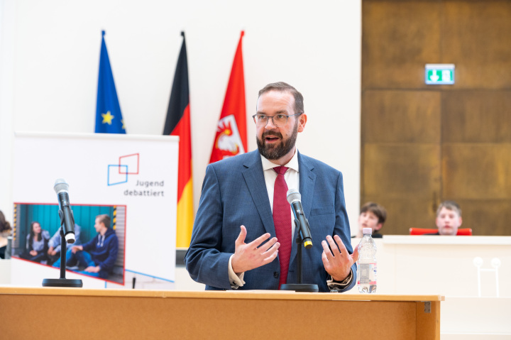 Fragen an den Minister für Bildung, Jugend und Sport Gordon Hoffmann