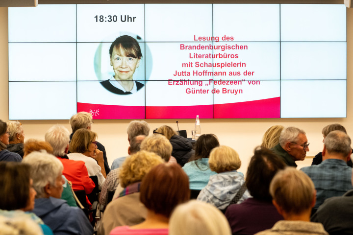 Lesung des Brandenburgischen Literaturbüros mit Schauspielerin Jutta Hoffmann zum 100. Geburtstag von Günter de Bruyn