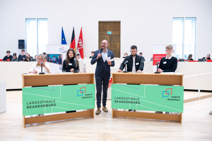Öffentliche Rückmeldung zu den Finaldebatten der Altersgruppen I und II