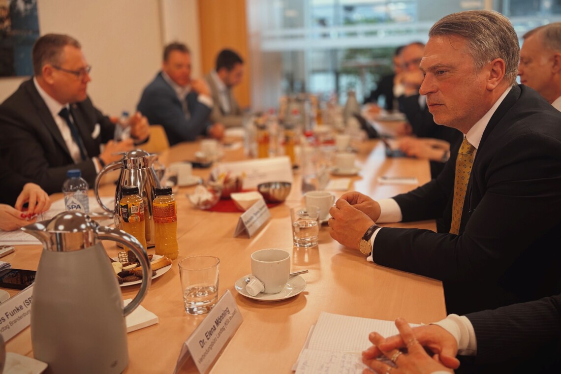 Landtagsdelegation im Gespräch mit dem Botschafter der Ständigen Vertretung der Bundesrepublik Deutschland bei der EU, Thomas Ossowski.