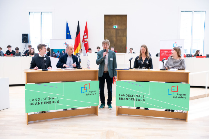 Öffentliche Rückmeldung zu den Finaldebatten der Altersgruppen I und II