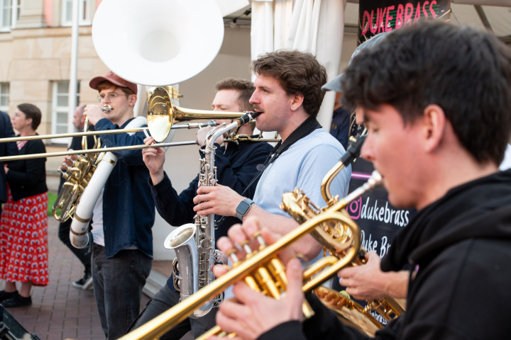 Musikalische Begleitung des parlamentarischen Abend durch die Band Duke Brass