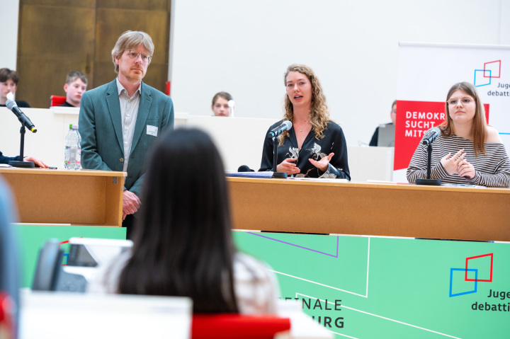 Öffentliche Rückmeldung zu den Finaldebatten der Altersgruppen I und II
