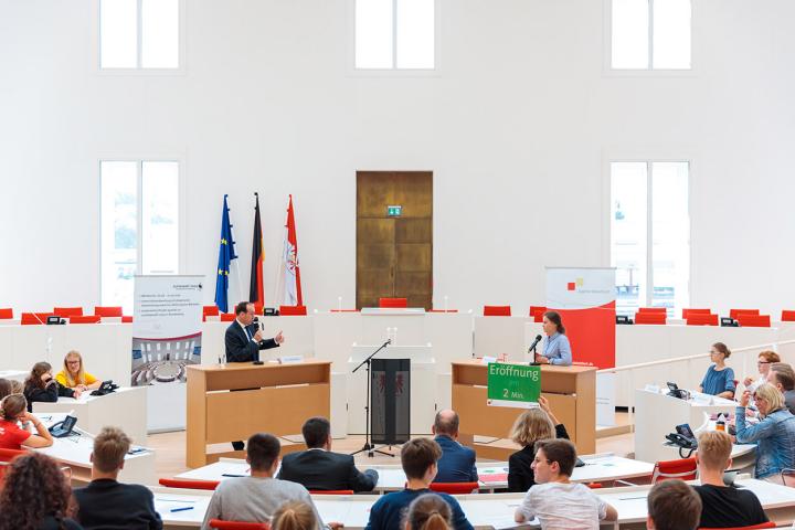 Ingo Senftleben (l.) von der CDU und Paula Fürstenberg (r.) während der 4. Debatte 