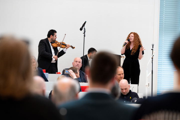 Musikalisches Zwischenspiel während der Veranstaltung durch das Trio David Malaev, Marlen Malaev und Angela Sarah Pape