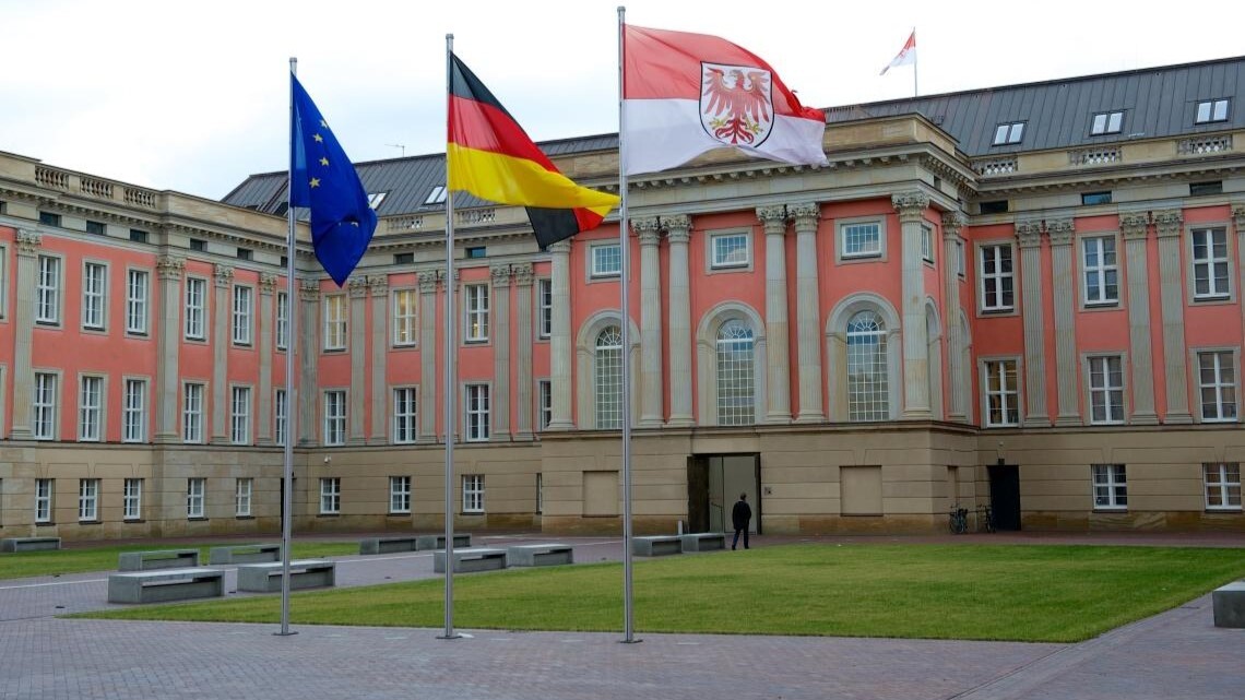 Innenhof mit Haupteingang des Landtagsgebäudes